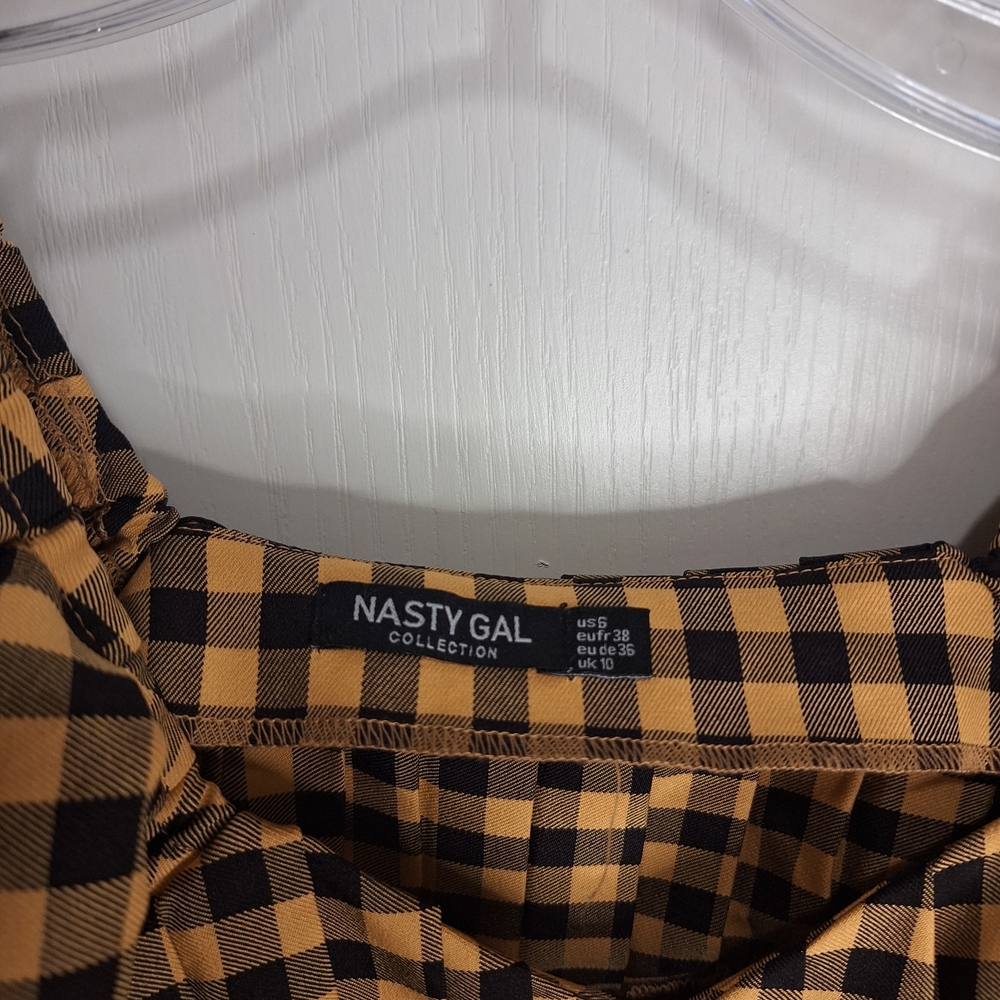 Nasty Gal Black and Tan And Orange Blend  Checkered Puff Sleeve Crop Top - Picture 9 of 13